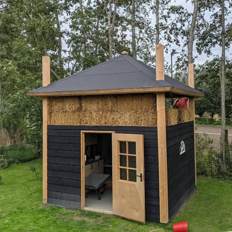 hooischuur groot konijnen geiten hooiberg houten deur maatwerk zwart douglas bouwpakket voorkant voldux