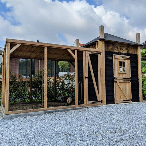 Luxe konijnenhok Hooiberg Vera XXL met bouwpakket en ruime ren, ideaal voor grote konijnen Vlaamse Reus merk voldux